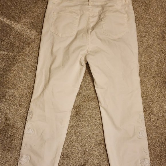 Soft Surroundings Alesia Fleur White Embroidered Straight Jeans Women’s Size PM - Picture 5 of 10
